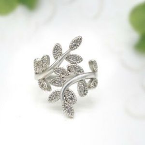 New 925 Sterling Silver leaf gorgeous ring